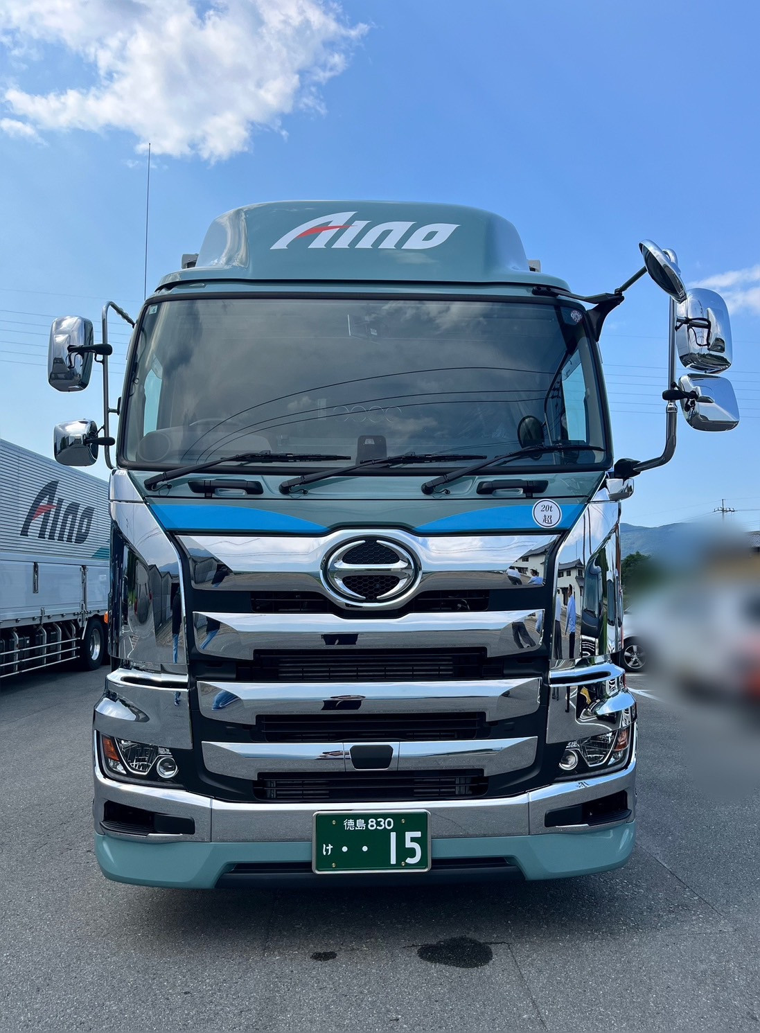 日野自動車 大型ウイング車 1