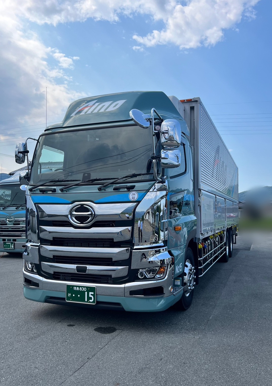 日野自動車 大型ウイング車 3