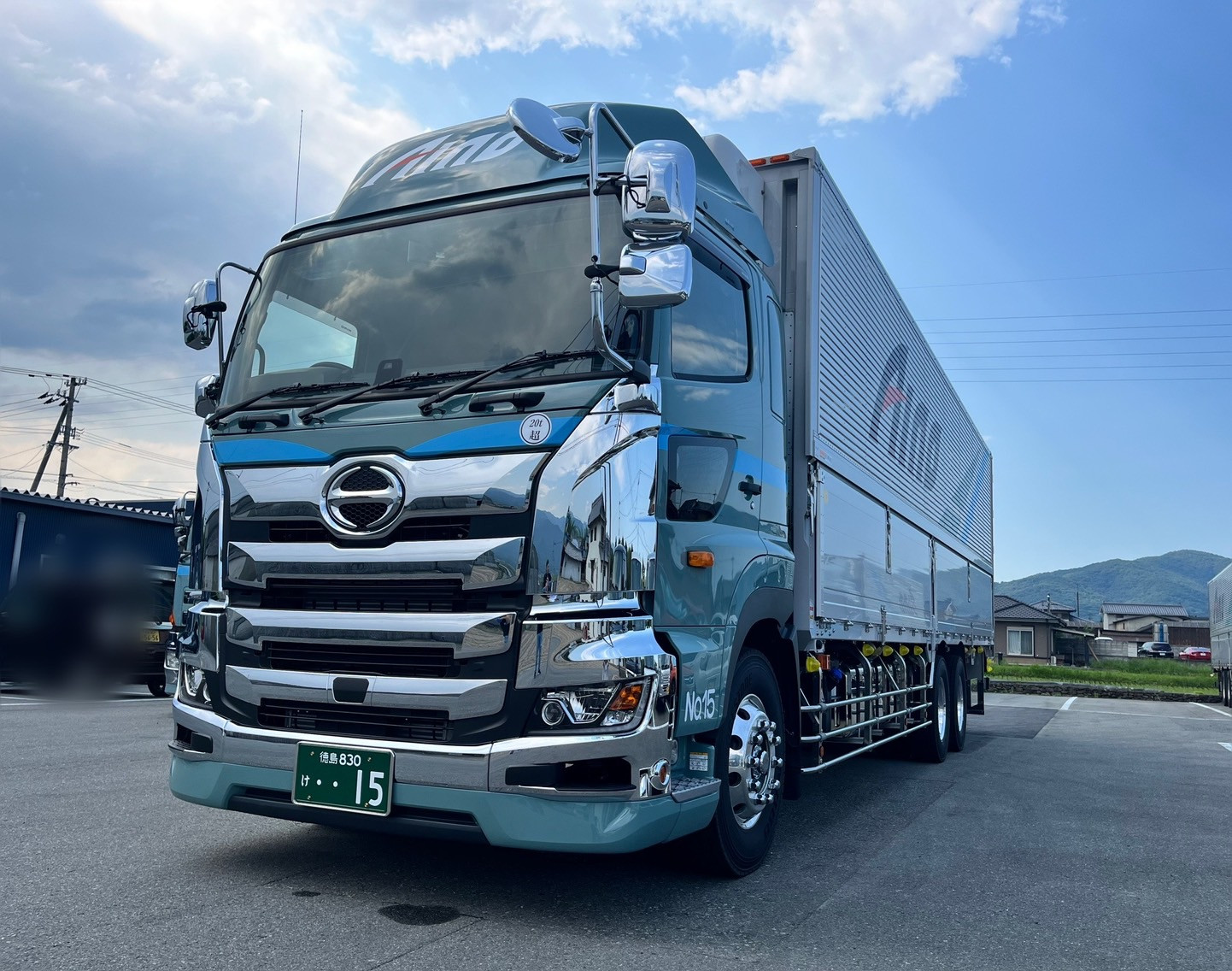 日野自動車 大型ウイング車 4