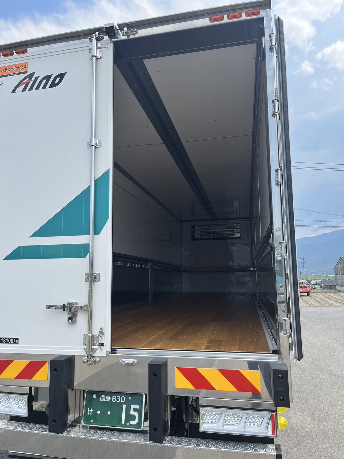 日野自動車 大型ウイング車 7