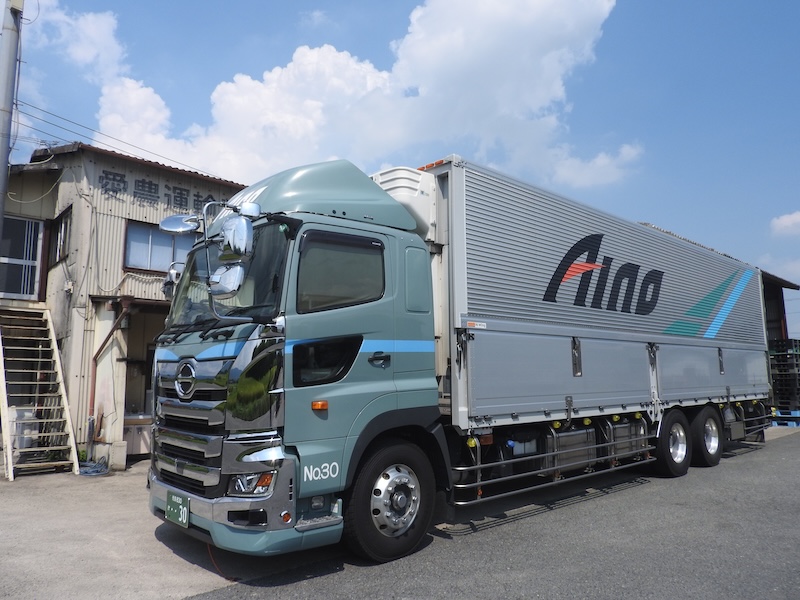 大型ウイング車